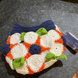 Elliot Mann Yvonne Pouch. Crotchet flower